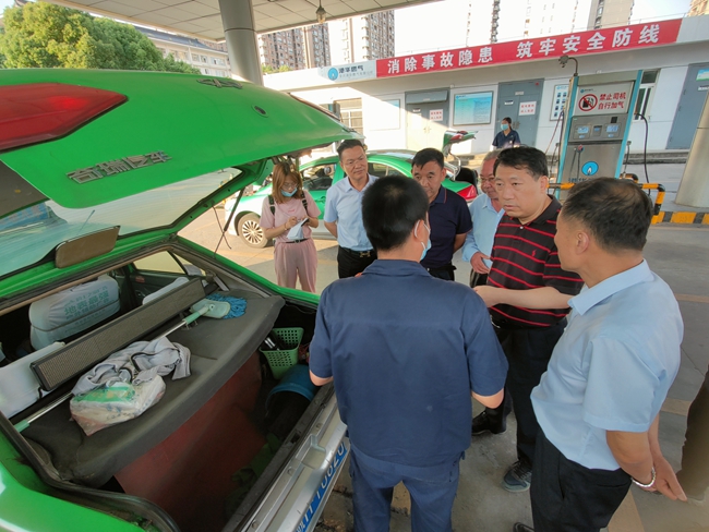 市領(lǐng)導張君毅率隊赴安慶港華檢查燃氣安全生產(chǎn)工作
