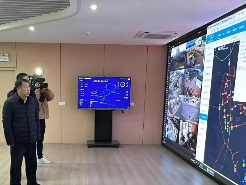 市長(zhǎng)張君毅一行看望慰問(wèn)燃?xì)夤ぷ魅藛T